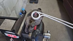 Как открутить заржавевший штуцер с суппорта. Микроша спешит на помощь.