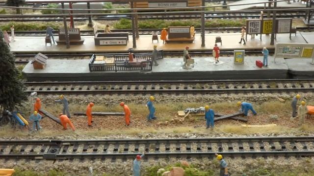 DB E 114 & DB E 10's parade in Marklinistanbul смотреть онлайн