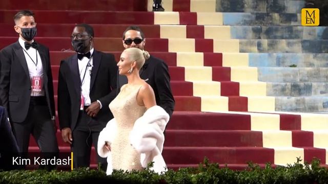 Everyone is talking about Blake Lively's dress at the Met Gala смотреть онлайн