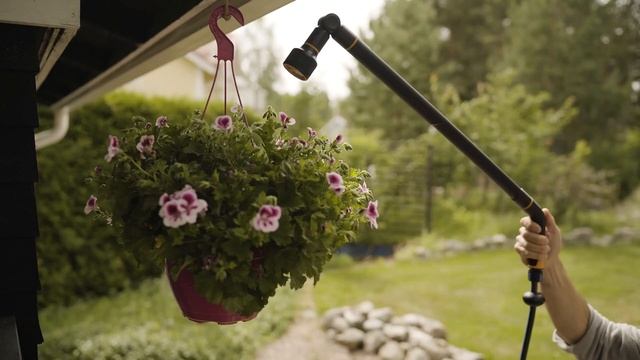Hoe werkt de Fiskars Multi-Functionele sproeikop met verlengstuk смотреть онлайн