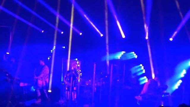 Tokio Hotel - Feel it all (25.10.2015) Нижний Новгород смотреть онлайн