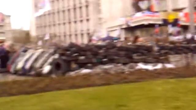 Барикады возле Дон гос администрации 9.04.2014 смотреть онлайн