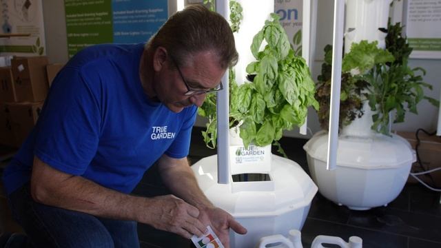 How to Test Water pH in Tower Garden with Included Kit | True Garden смотреть онлайн