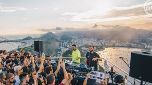 Диджей сет из Бразилии
ARTBAT at Bondinho Pão de Açúcar in Rio de Janeiro, Brazil for Cercle