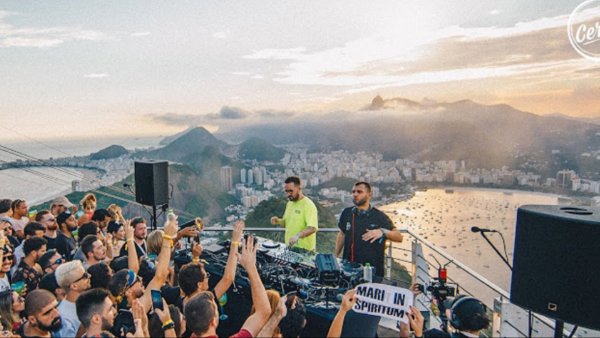 Диджей сет из Бразилии
ARTBAT at Bondinho Pão de Açúcar in Rio de Janeiro, Brazil for Cercle