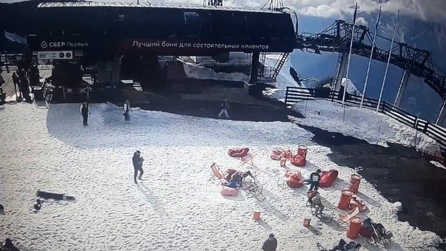 Сочи Красная поляна.. высота 2300 м.. скоро закрыти сезона!!!😍🥰🥳⛷🏂👌 смотреть онлайн