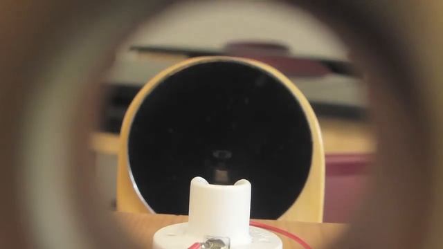 Concave mirror real image demonstration /// Homemade Science with Bruce Yeany смотреть онлайн