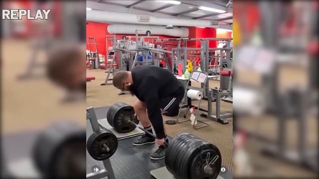 Enter Gym, Pull 400 kg, Make Eye Contact смотреть онлайн