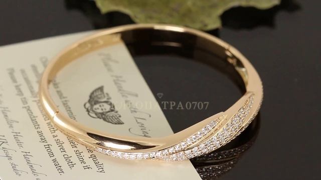 Интересный браслет с фианитами, покрытый золотом смотреть онлайн