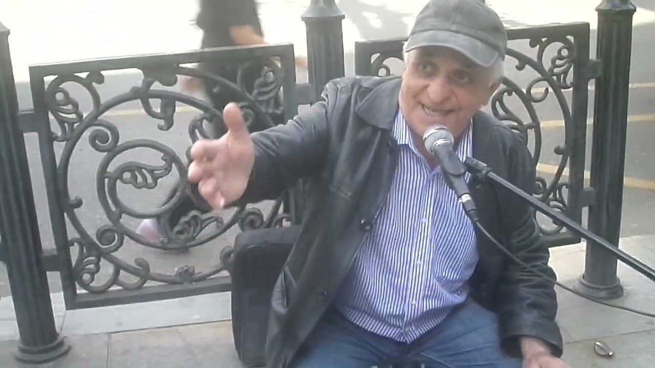 В центре Тбилиси - Вахо и пяный мужик(грузинские застольные песни) смотреть онлайн