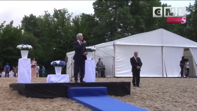 CNLNEWS В Киеве в воды Днепра окунулись 500 человек смотреть онлайн