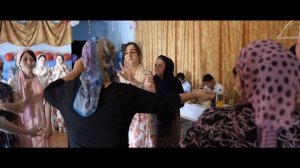 Выпускницы поют для Мам. Красивая песня про маму!