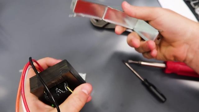 How does a Transformer Work? смотреть онлайн