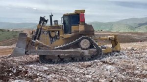 Бульдозер Caterpillar D9T, расчистка твердой каменистой почвы