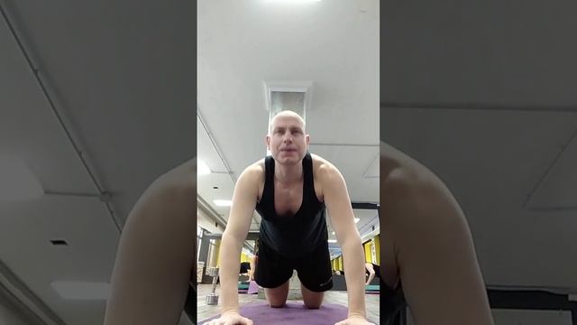 Отжимания от пола. Поза зайца. Силовая тренировка. Мышцы груди и трицепсы. Передние дельты. Пресс. смотреть онлайн
