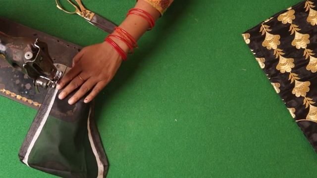 मटका गला बनाने का सही तरीका Matka Gala Blouse Cutting and Stitching in Hindi смотреть онлайн