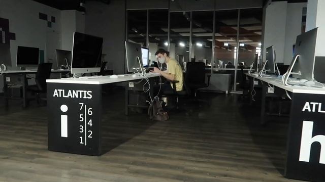 Life of a Software Engineer Student : School, Work, Leisure смотреть онлайн