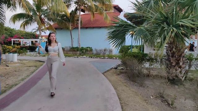 Cuba - Cayo Santa Maria - Memories Paraiso resort - slow walk through the resort, 1080p, gimbal смотреть онлайн