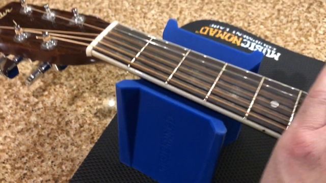 Gear Review: MusicNomad MN207 Premium Instrument Work Mat and Cradle Cube Neck Support смотреть онлайн