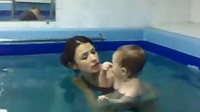 плавание с младенцами в бассейне2 смотреть онлайн