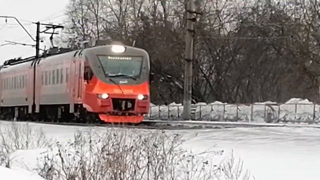 Электропоезд ЭП2Д-0096 прибывает к о.п. Совхоз Бердский смотреть онлайн