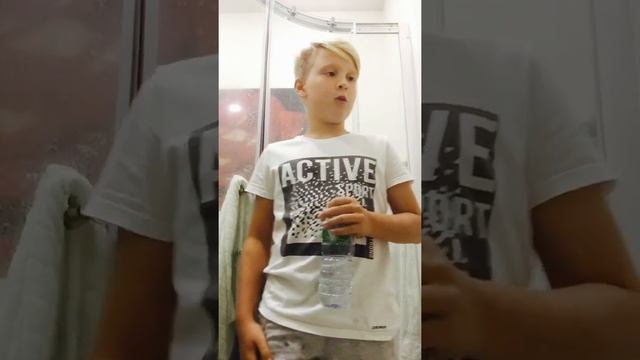 МОЙ ПЕРВЫЙ ЧЕЛЕНДЖ!!!! Выпить бутылку воды ЗА 1 СЕКУНДУ ! смотреть онлайн