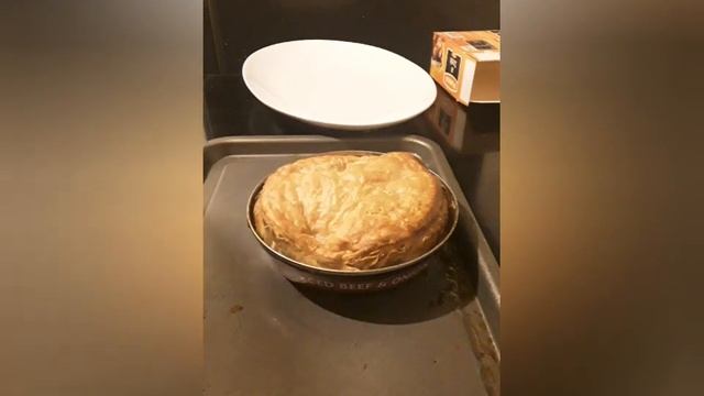 How to remove a Fry bentos pie from a tin, they can be a pain in bum to get out this how i do mine смотреть онлайн