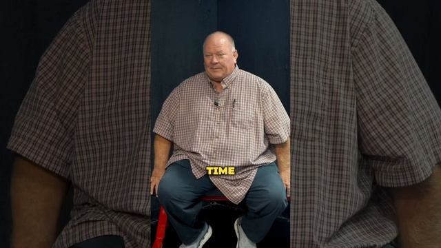 Tyson Reacts To 62 Y/O Benching 900lbs 🫠 #reaction #benchpress смотреть онлайн