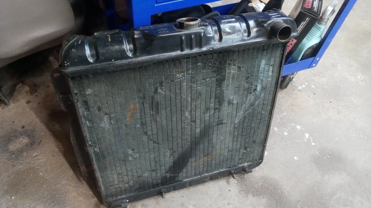 Installing a new 3 core radiator in my 1963 Plymouth belvedere смотреть онлайн