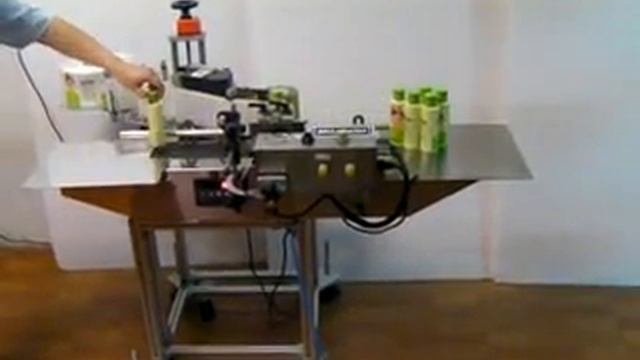 www.autopacker.com Low Cost Tabletop Round Bottle Labeler LR-120, professional labeling machine смотреть онлайн