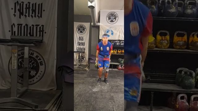 Тренировка в зале "Большой Куш". Полурывок 24 кг 26 раз смотреть онлайн