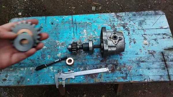 Т-16 промежуточная шестерня насоса НШ.