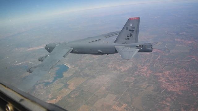 Areal B roll of 2 Bomb Wing B 52 смотреть онлайн