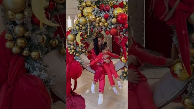 Перешли другу, что подарить новогоднее настроение #2024soon #magic #newyear #merrychristmas #top смотреть онлайн