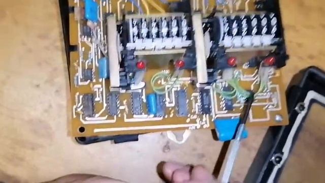 Разобрал прибор! И нашёл редкие радиодетали. смотреть онлайн