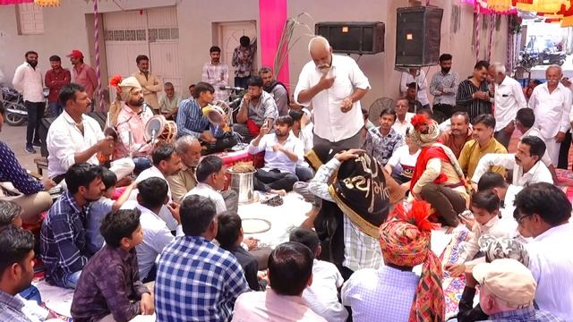 LADTO LADTO AAVE MARO KHETLA || લડતા લડતા આવે ખેતલા આપા || Dakla || @SR _STUDIO_RAJKOT смотреть онлайн