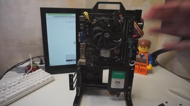 Собираем корпус-стенд с Али для компьютера смотреть онлайн