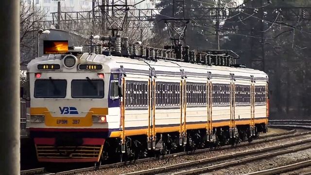 Електропоїзди. Відправлення та прибуття смотреть онлайн