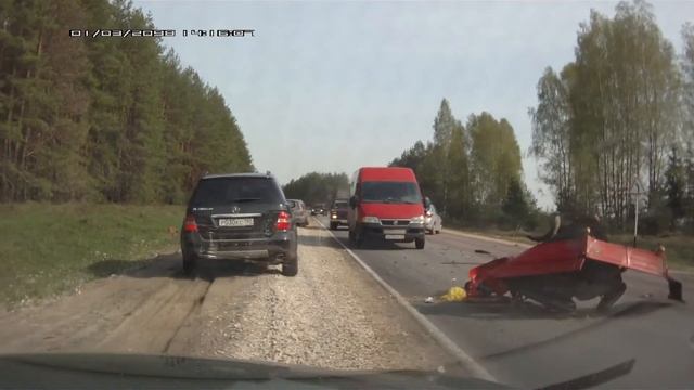 Мотороллер vs легковушка.Последствия слепого обгона смотреть онлайн