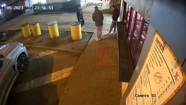 похитившая 500 рублей и бутылочку воды, засветилась обнося пирожковую на Зипе смотреть онлайн