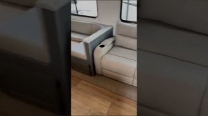 Большой зимний прицеп с внешней кухней и композитными стенами. Автодом Keystone Crossfire 2680BH