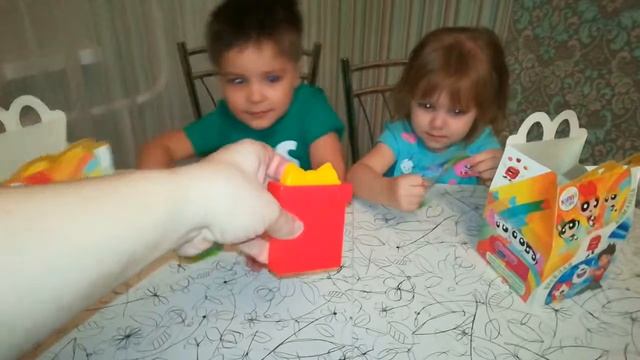 ХЕППИ МИЛ / ВЕСЕЛАЯ КОМАНДА смотреть онлайн