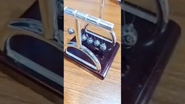 Newton Pendulum Ball Energy Conservation Model Office Ornament Smashing Ball.. смотреть онлайн