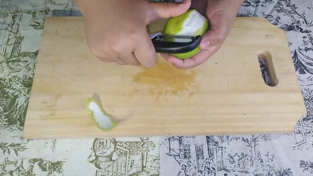 6 Stunden Ohne Unterbrechung. Deutsches Rezept. Ein Einfaches Rezept Mit Gurke Und Zitrone.