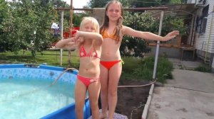 🦀  Наш обычный день купаемся в бассейне часть1🐬