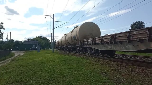 ВЛ80с-580 с грузовым поездом на перегоне Бобруйск-Березина. смотреть онлайн