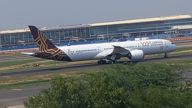 | IndiGo का नया मेगा प्लान! | देश की सबसे बड़ी एयरलाइन इंडिगो 500 विमान खरीदने वाली है |. смотреть онлайн