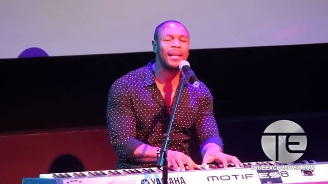 Tank Shuts Down Radio 103.9 NY Holiday Party w/ Medley смотреть онлайн