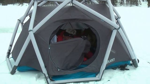 Malamute Gina & Lorenzo testing an air-tent смотреть онлайн