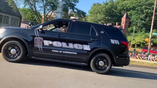 AMR (American Medical Response) Ambulance 325 Responding Code 3 To A Medical Call смотреть онлайн